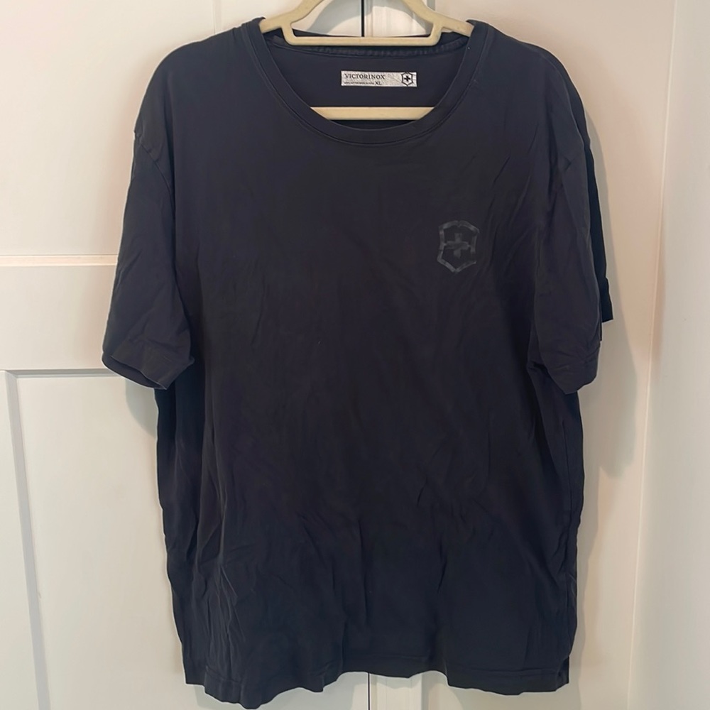Victorinox black logo tee XL